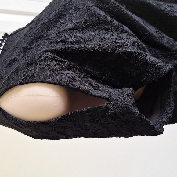 3/$20 Cable & Gauge Black Lace Blouse Sz L - Picture 4 of 9